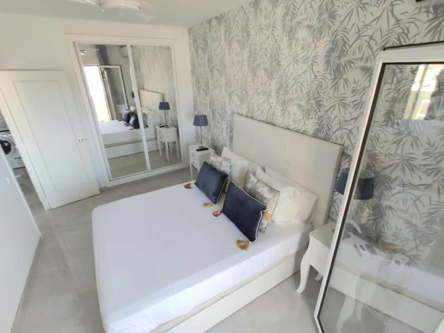 Lux. Frontbeach-Terrace. 5 Pools.Tv. 2 A.C.Netflix 베날마데나코스타 외부 사진
