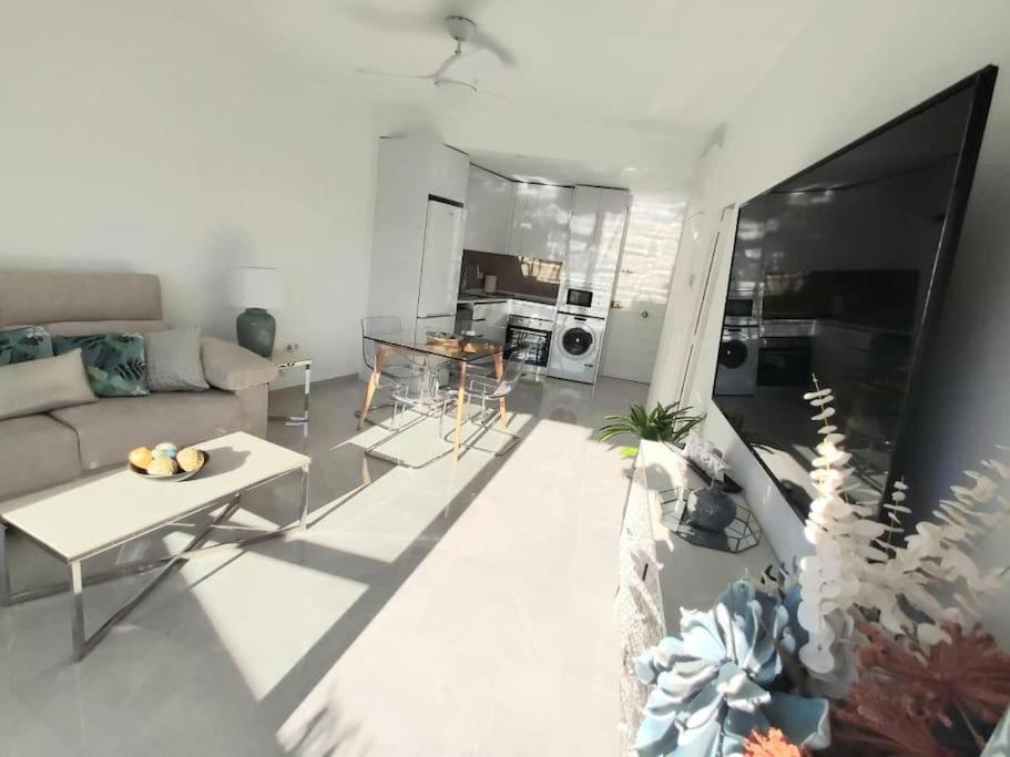 Lux. Frontbeach-Terrace. 5 Pools.Tv. 2 A.C.Netflix 베날마데나코스타 외부 사진